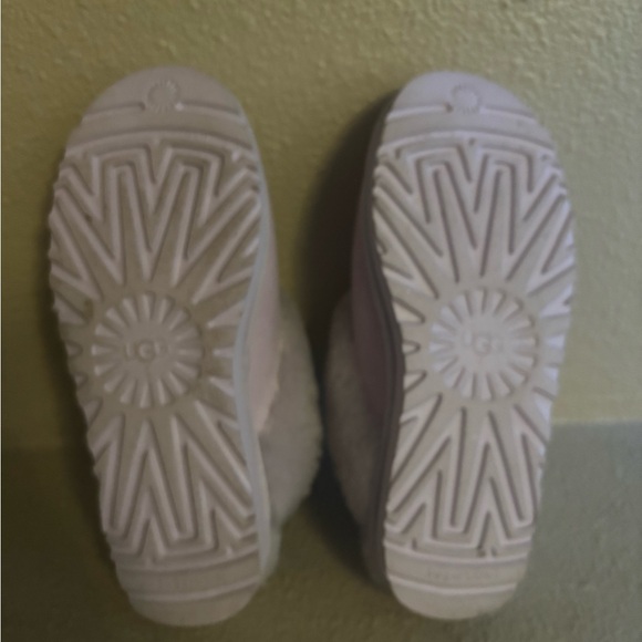 UGG classic slippers - Picture 2 of 3